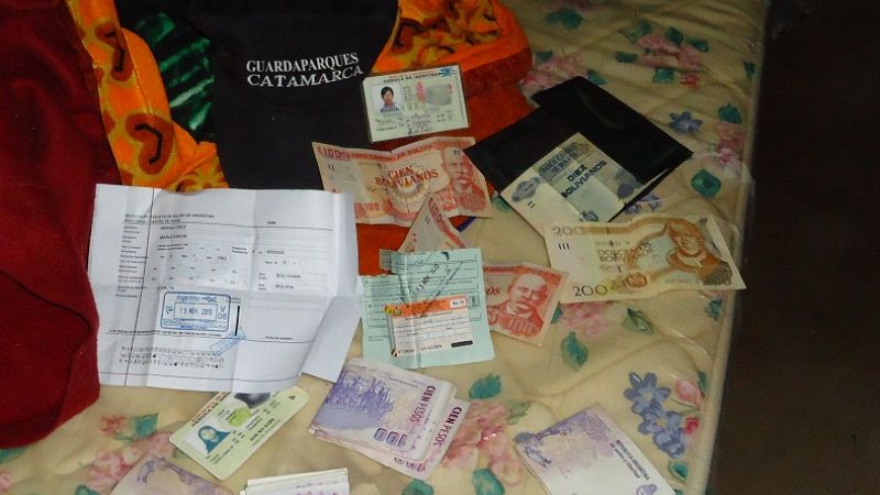 Tres bolivianos detenidos con fibra y cueros de vicuña