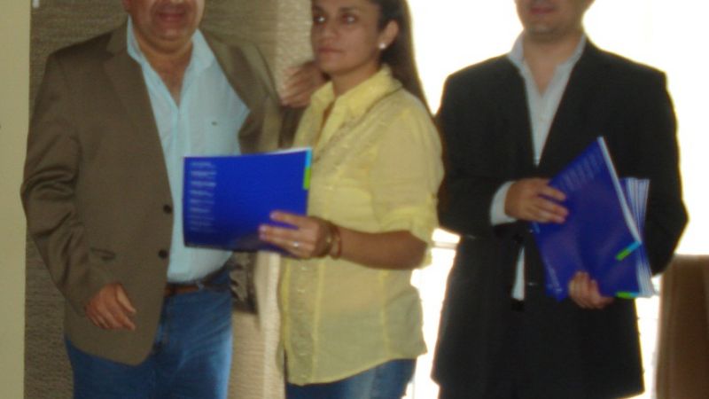 Más entregas de microcréditos para emprendedores 