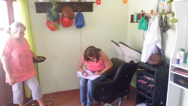 Fortalecen la economía social a través de microcréditos