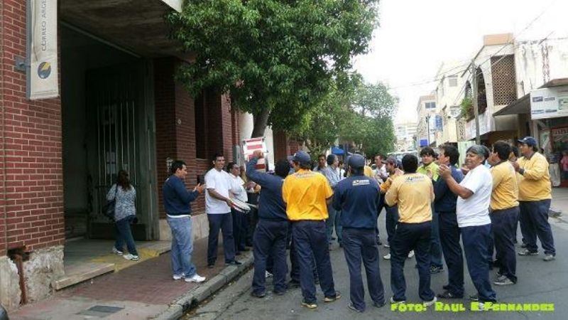 Empleados del Correo siguen de paro