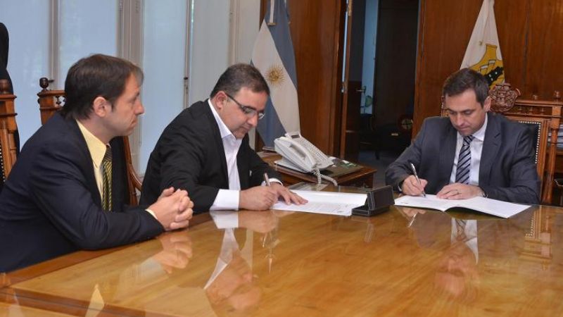 Jalil firmó convenio de colaboración con Mestre 