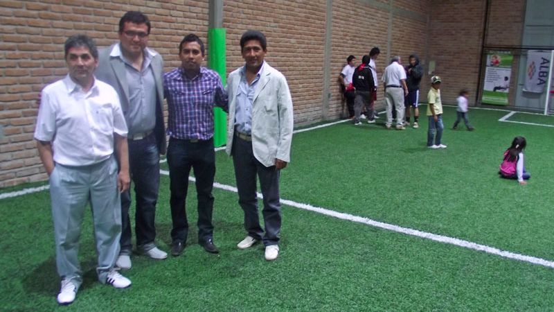 La cancha de césped sintético se inauguró y ya está a pleno