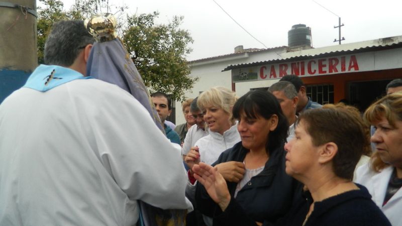El Centro de Formación Profesional y vecinos del barrio Alem salieron al encuentro de María