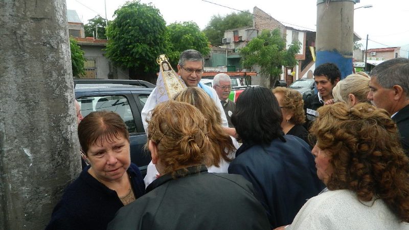 El Centro de Formación Profesional y vecinos del barrio Alem salieron al encuentro de María