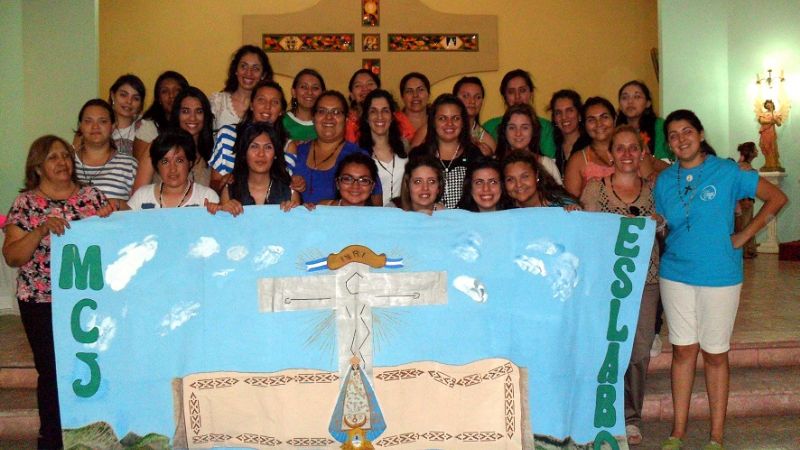 Cierran el Año de Fe con peregrinaciones y una vigilia de oración y canto