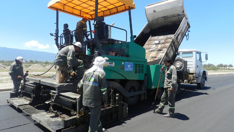 Continúa la pavimentación en la zona sur de la Capital