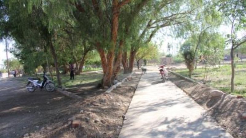 Continúan los trabajos en la plaza del Bº Los Sauces