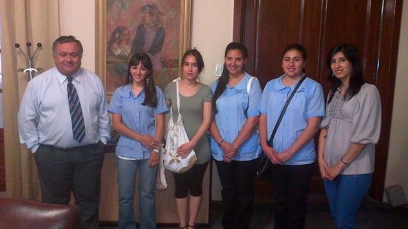 Estudiantes visitaron el Ministerio de Educación