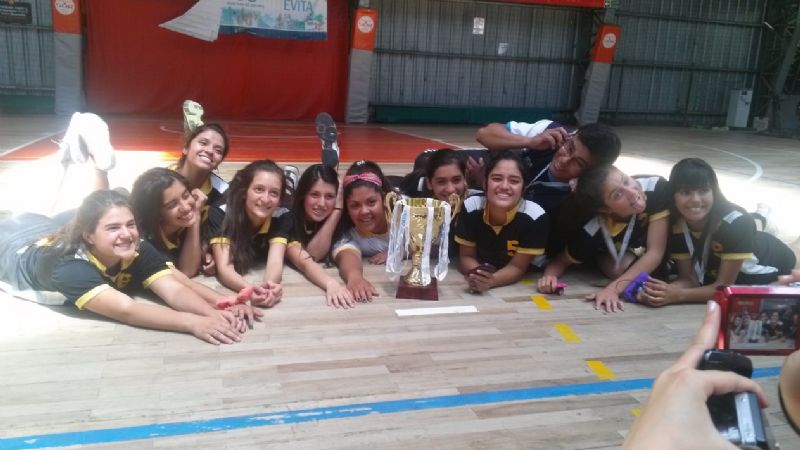 Oro para el voley Sub 16 Comunitario