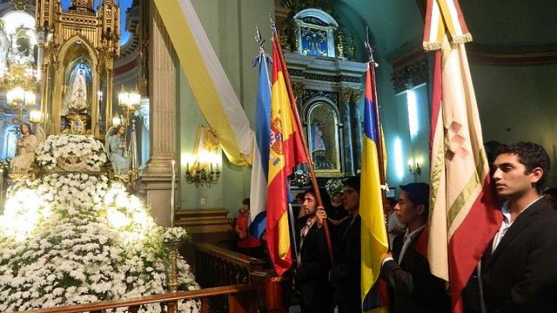 Colectividades y pueblos originarios brindieron tributo a la Virgen