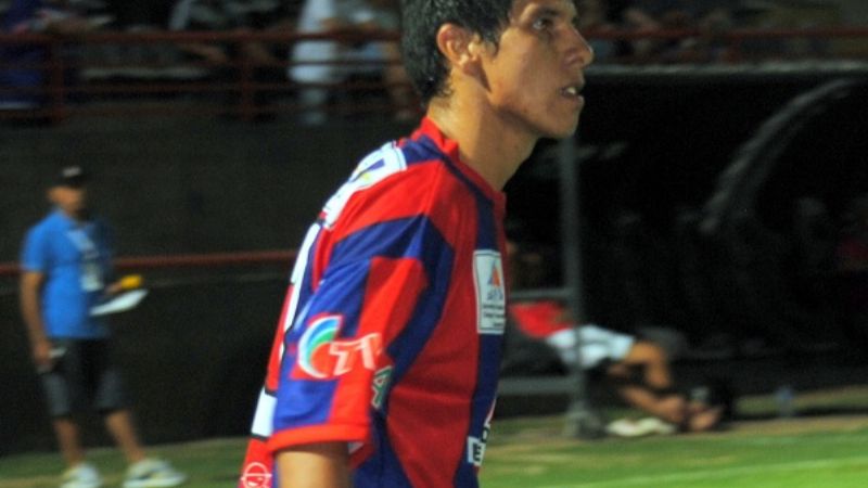 El “Santo” volvió a la cima y espera una mano del “León”