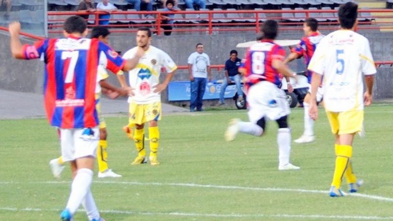 El “Santo” volvió a la cima y espera una mano del “León”