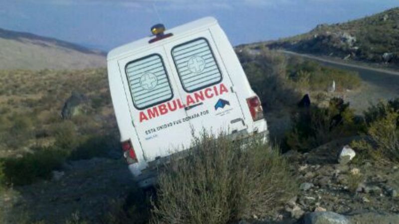 Otra ambulancia resultó dañada cuando volvía de Tucumán