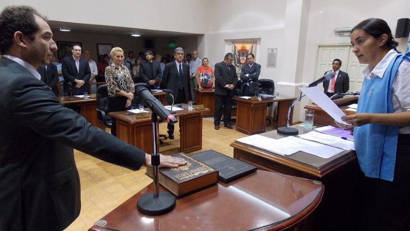 Juró el nuevo Secretario Administrativo del CD