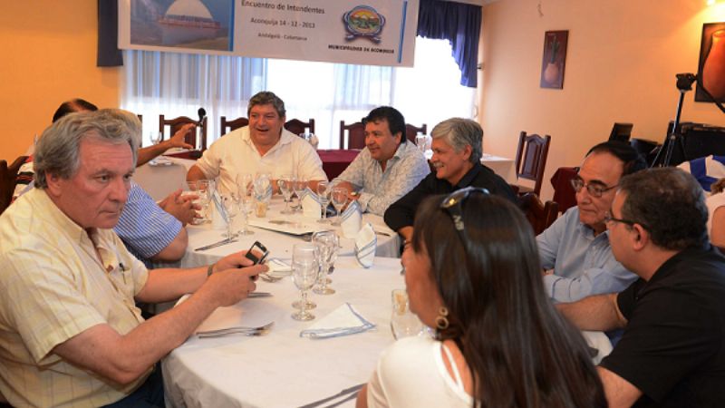 Con Jalil, se reunieron intendentes justicialistas
