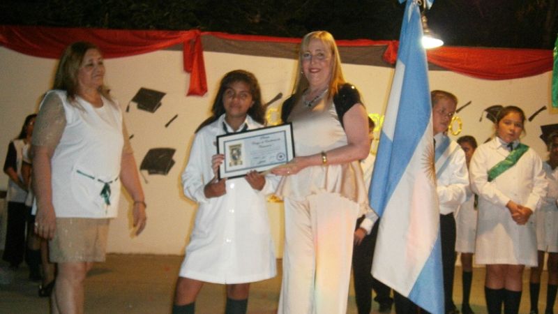 Colegio de Escribanos premia a  alumna del interior