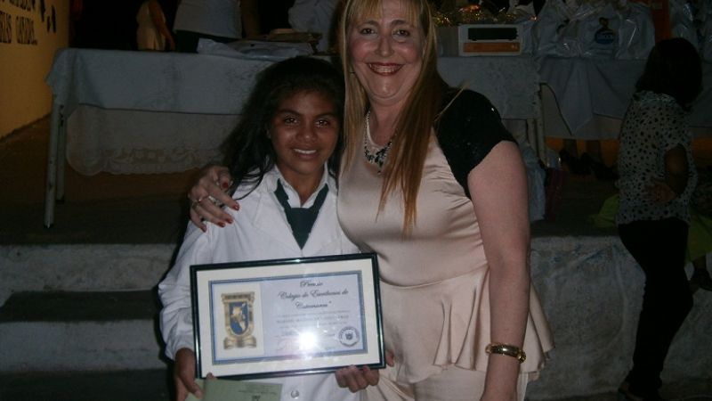 Colegio de Escribanos premia a  alumna del interior