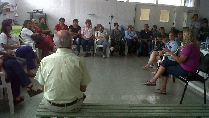 Personal de salud se capacita sobre atención en crisis suicida