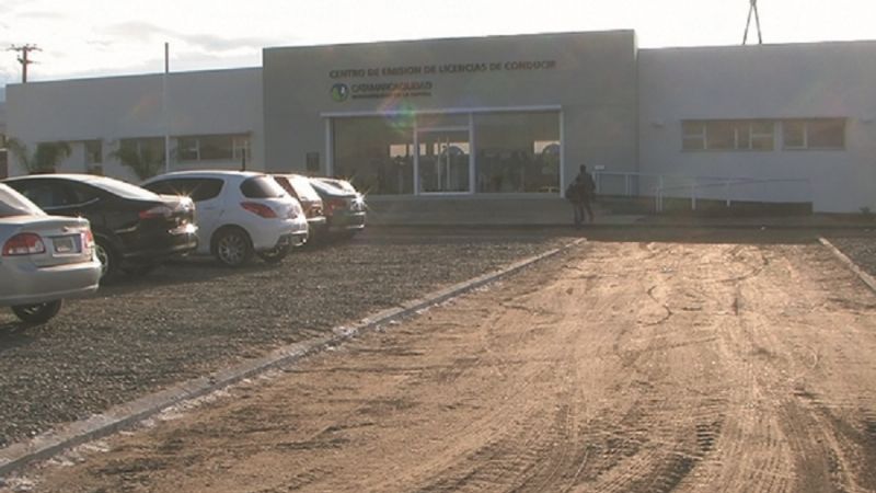 Sin atención en el Centro de Emisión de Licencias por toma de trabajadores