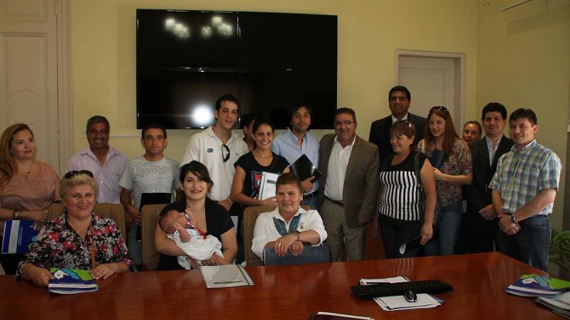 Se entregaron nuevos boletos de compra-venta y microcréditos