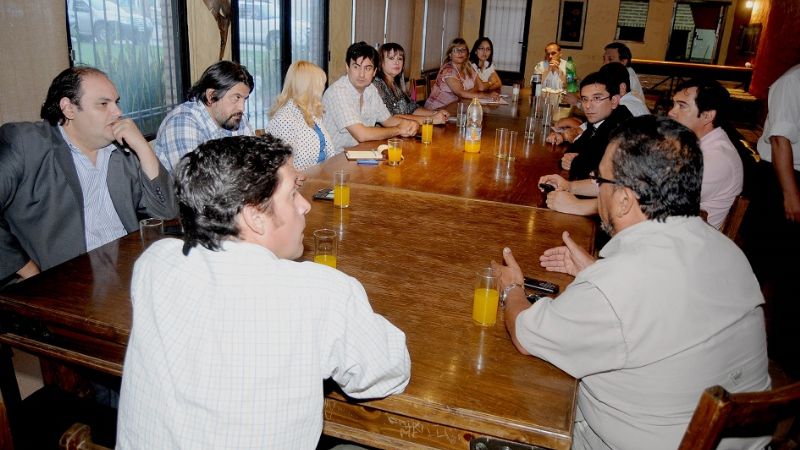 Gremios docentes postergaron discusión salarial para 2014