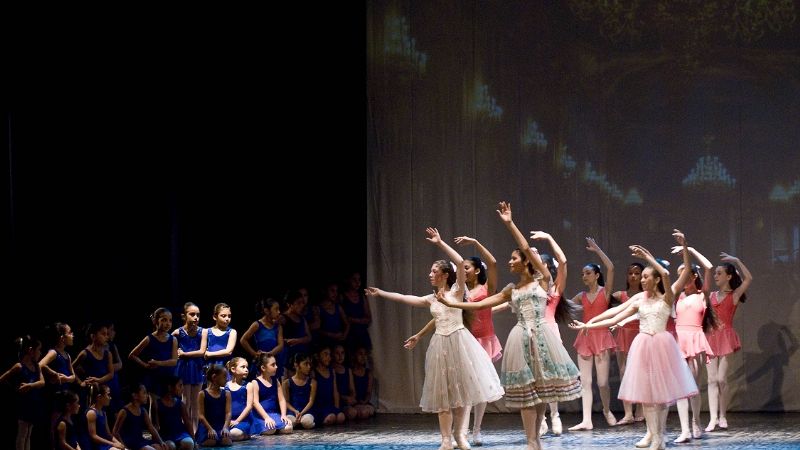 Elegancia en la muestra final del Seminario de Danza Clásica