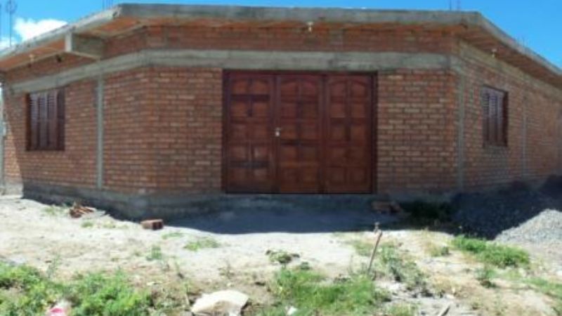 Trabajan en la construcción de la sede del Club Santa Rosa