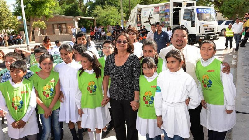 La Gobernadora inauguró importantes obras en Villa Vil
