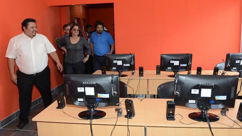 La Gobernadora inauguró importantes obras en Villa Vil