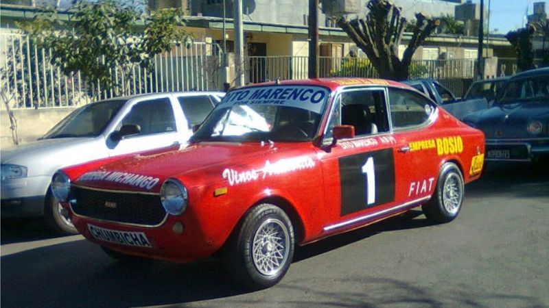 Gran exposición de vehículos clásicos antiguos y hot rod