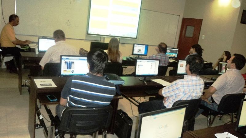 Profesionales aprenden más sobre las Redes Sociales