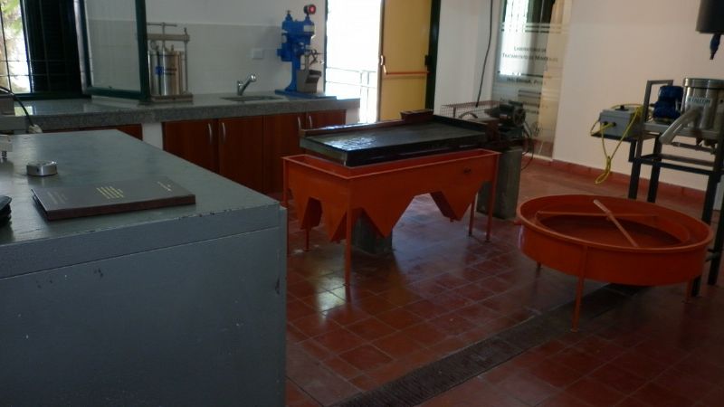 Inauguraron remodelaciones del laboratorio de tratamiento de minerales