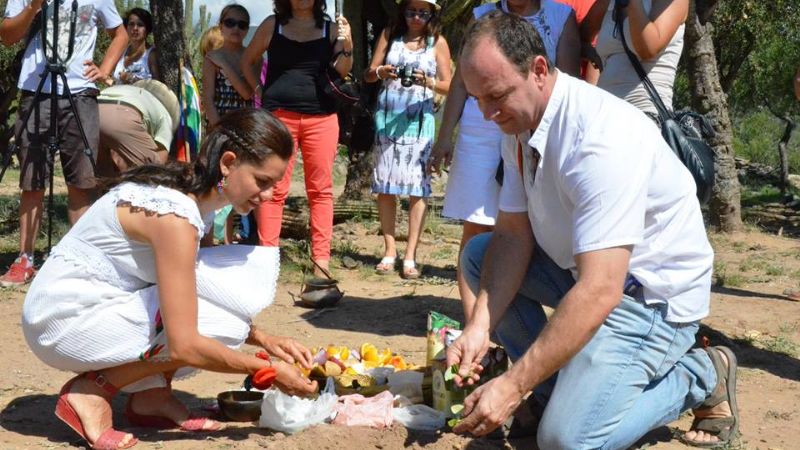 Turistas se casaron en el Pueblo Perdido de la Quebrada