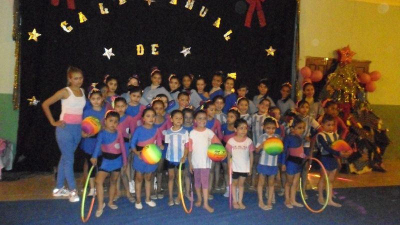 Colorida “Gala 2013” de la escuela “Thi Vale”
