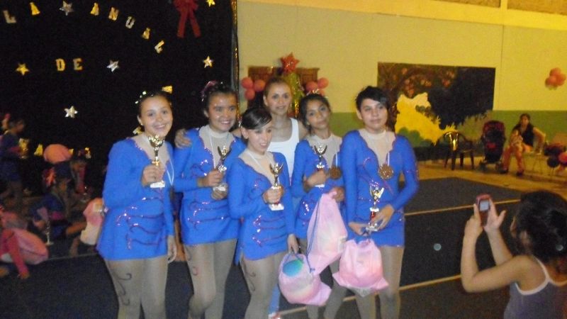 Colorida “Gala 2013” de la escuela “Thi Vale”