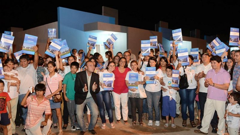 La gobernadora entregó otras 40 viviendas en Belén