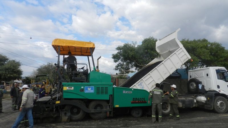 Construyen cordones cuneta y badenes