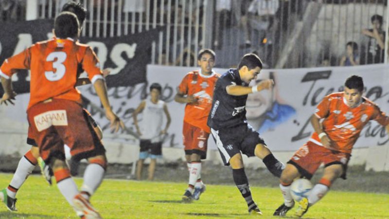 Villa Cubas empató con el líder y ya no es el último