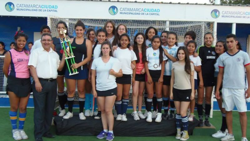Positivo cierre de año de las escuelas municipales de Hockey Social