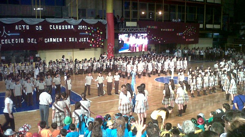 Colorido acto de cierre del Colegio del Carmen