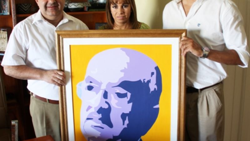 Obsequian al intendente un retrato del Dr. Guido Jalil