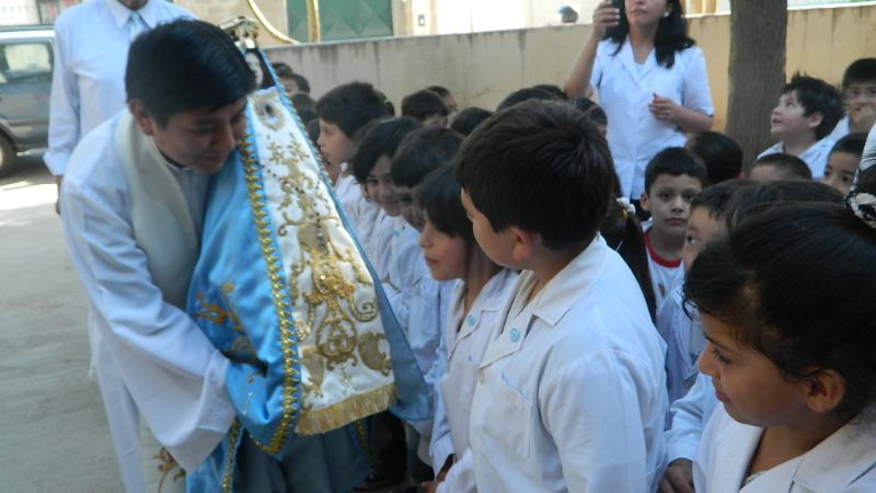 Los niños homenajean hoy a la Madre del Valle