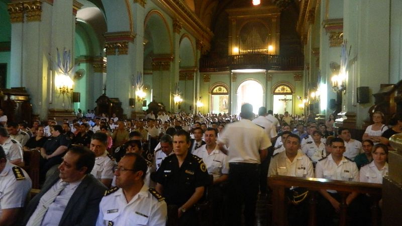 Las Fuerzas de Seguridad rindieron honores a la Virgen del Valle