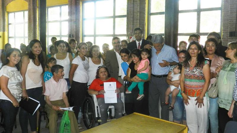 Jalil entregó 50 terrenos del loteo Parque Sur