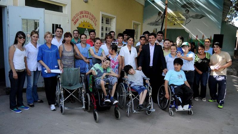 Escuela especial recibió dos sillas de ruedas