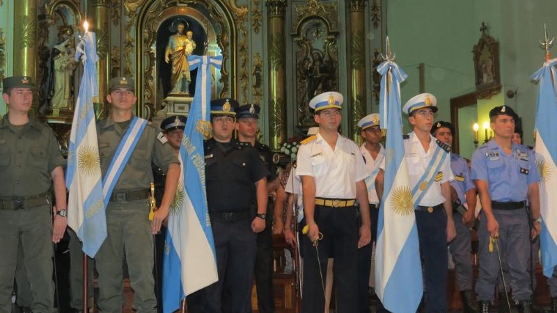 Fuerzas de Seguridad tributaron su homenaje a la Virgen