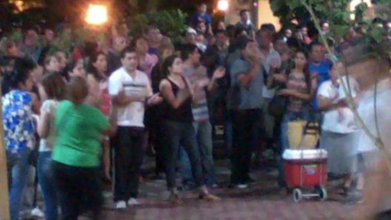 Familiares de policías se manifiestan frente a Casa de Gobierno