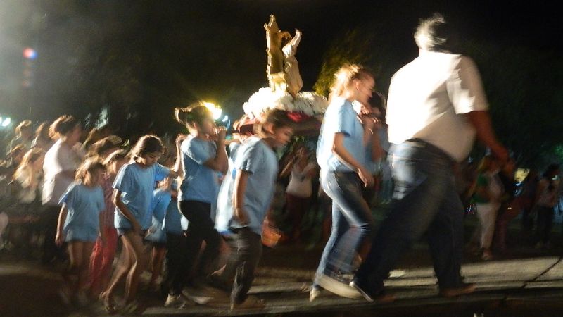 Homenaje de los niños a la Virgen del Valle
