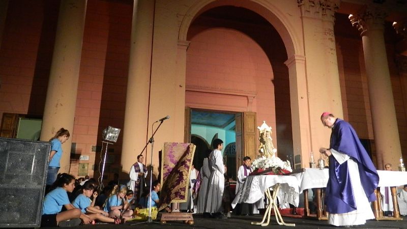 Homenaje de los niños a la Virgen del Valle