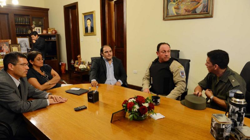 Llegó Gendarmería y se reune con la Gobernadora